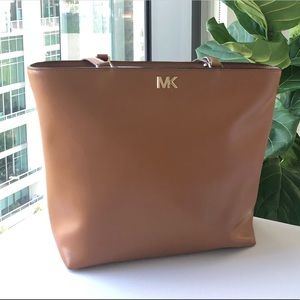 Michael Kors Jet Set Travel Medium Carryall Tote